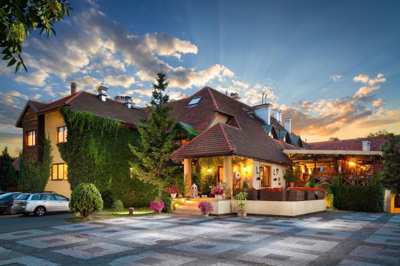 Villa Riccona Bronisze Bagian luar foto