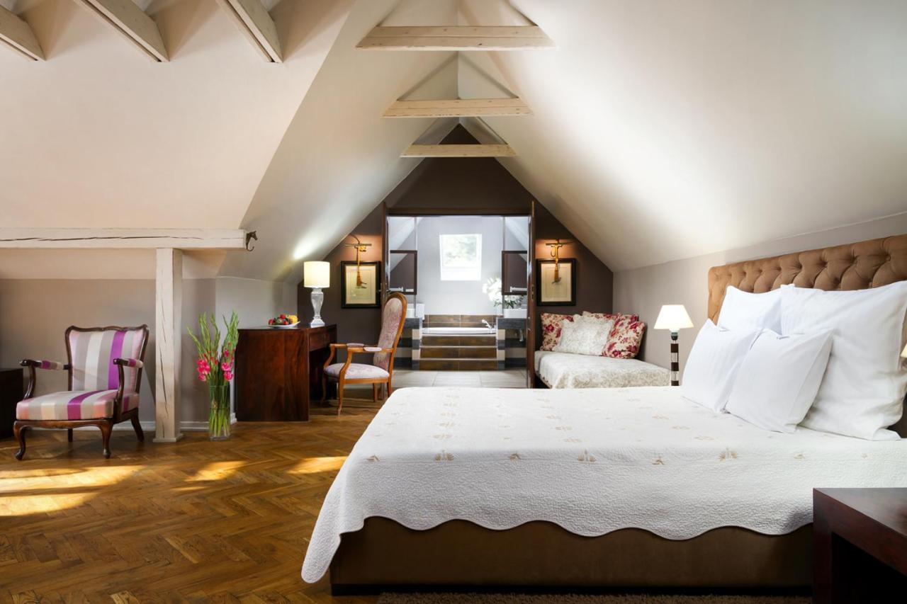 Villa Riccona Bronisze Bagian luar foto